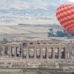 desert-hot-air-balloon-aircraft-vehicle-egypt-luxor-768260-pxhere.com
